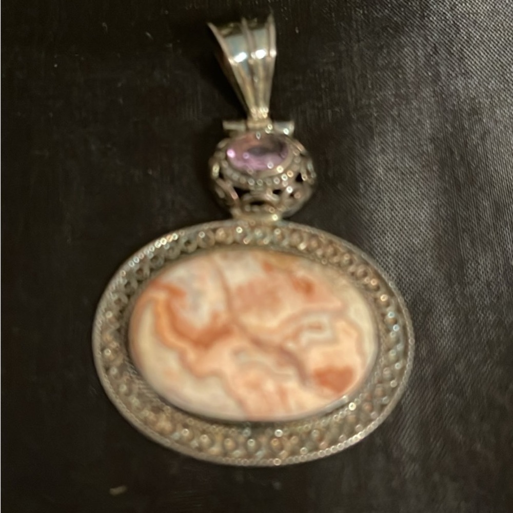 Pink topazs with lace agate pendant